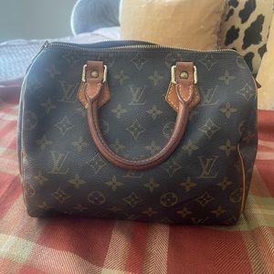 LOUIS VUITTON
Monogram Speedy 25